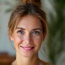 Gabriela, 38 de ani, radiază fericire și vitalitate.